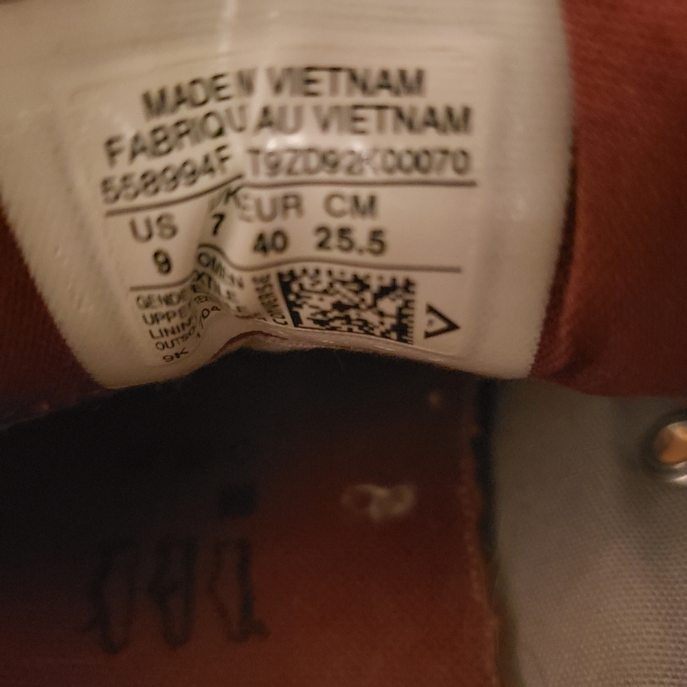 EUC CTAS maroon madison canvas lace kicks (9W; 7M) - Picture 2 of 8